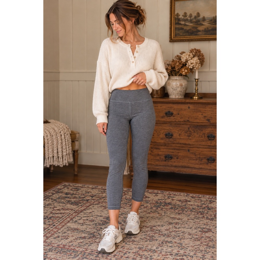 Lululemon Size 6 Heathered Grey Cropped Leggings – 23" Inseam